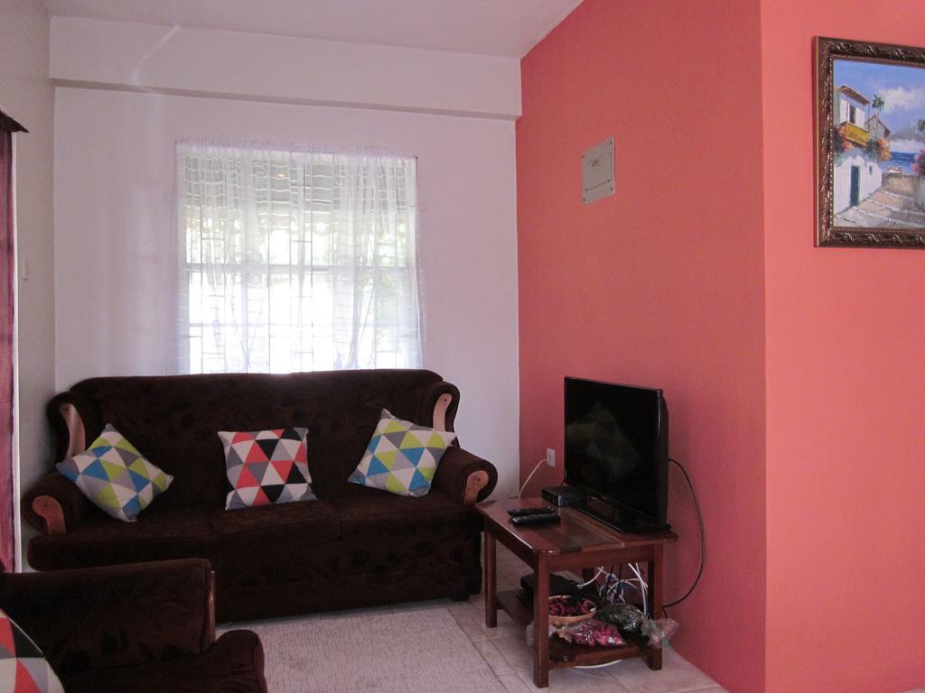 Arnos Vale Buttercup Cottage Apartments מראה חיצוני תמונה