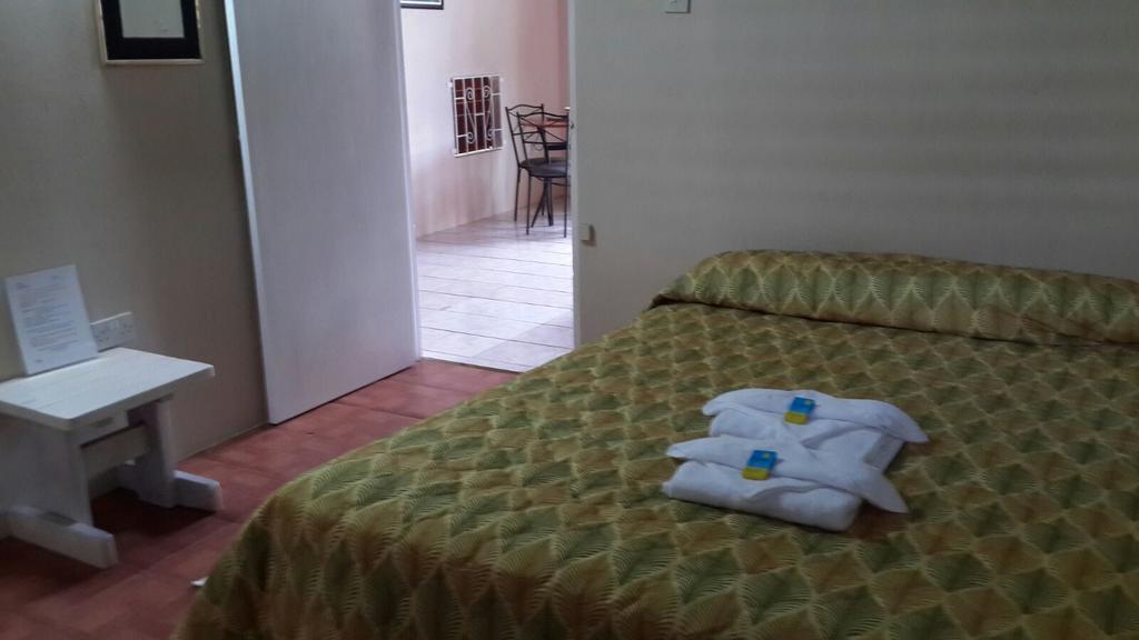 Arnos Vale Buttercup Cottage Apartments מראה חיצוני תמונה